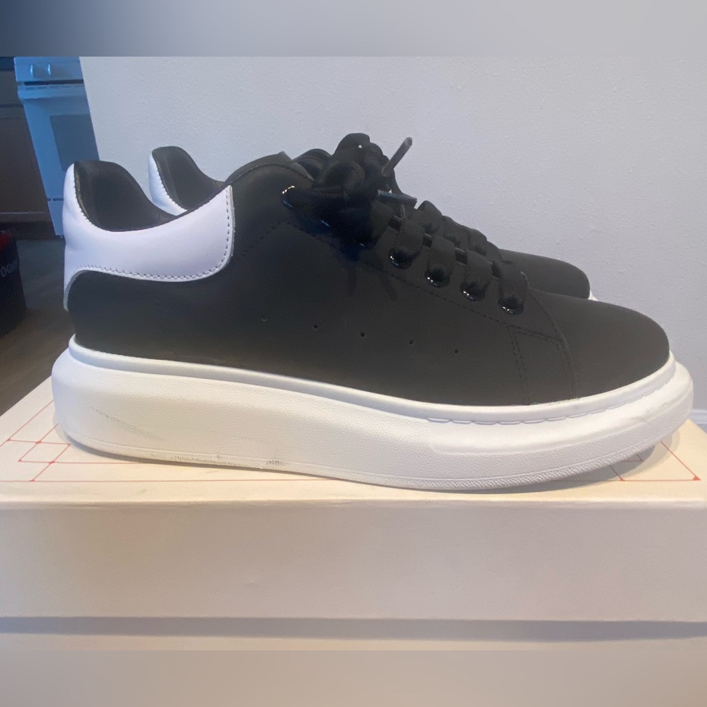 ALEXANDER MCQUEEN MEN BLACK SNEAKERS
